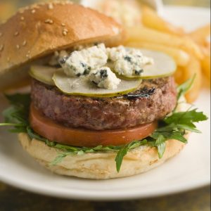 Hamburguesa-Blue-Cheese-con-peras-plancha-y-queso-azul-Art-Burger